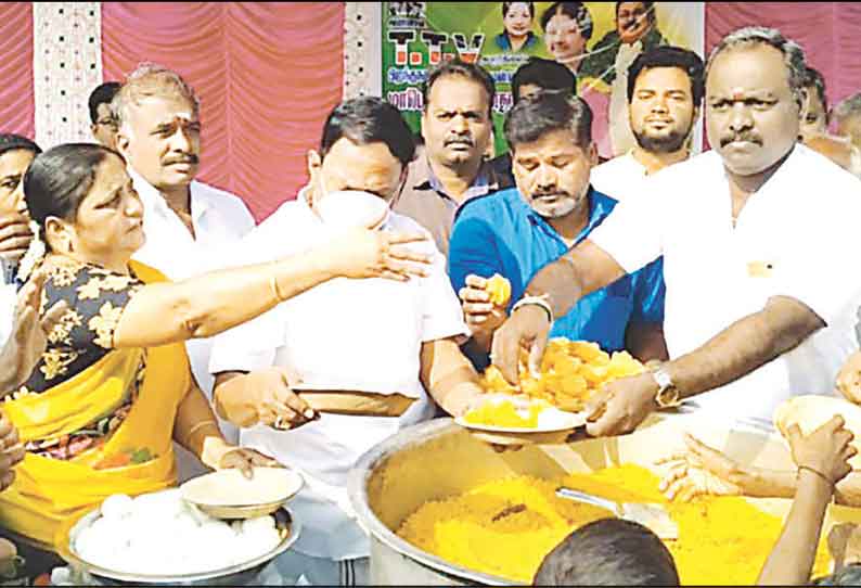 அ.ம.மு.க. சார்பில் சங்கராபுரம், திருநாவலூரில் டி.டி.வி.தினகரன் பிறந்தநாள் விழா