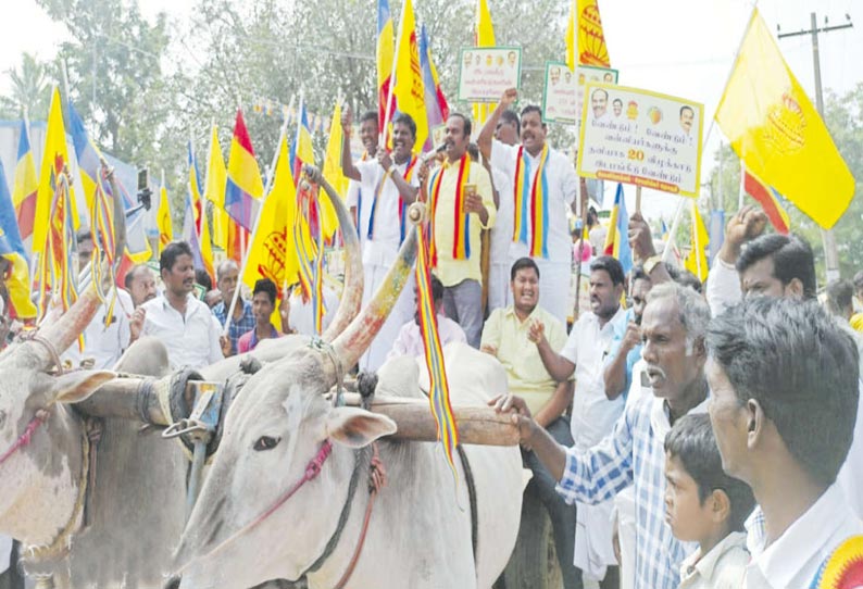 போளிப்பாக்கத்தில் மாவட்ட செயலாளர் கிருஷ்ணன் தலைமையில் மாட்டு வண்டியில் ஊர்வலமாக சென்ற போது எடுத்த படம்