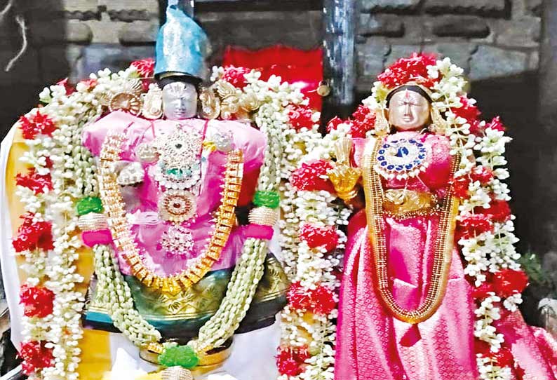 திருக்கோஷ்டியூர் சவுமிய நாராயண பெருமாள் கோவிலில் வைகுண்ட ஏகாதசியை முன்னிட்டு நேற்று பகல் பத்து உற்சவம்