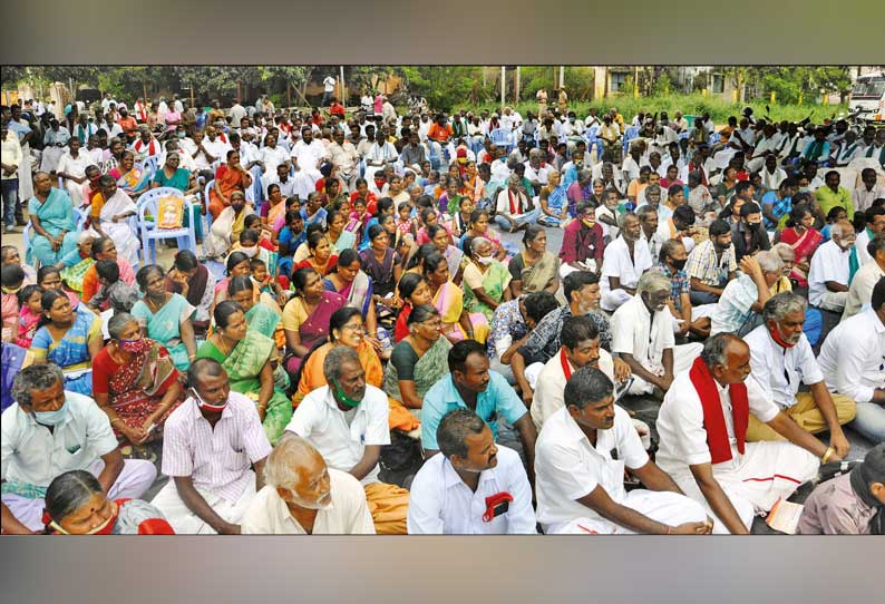 வேளாண் சட்டங்களை திரும்ப பெறக்கோரி விவசாயிகள் 3-வது நாளாக காத்திருப்பு போராட்டம்