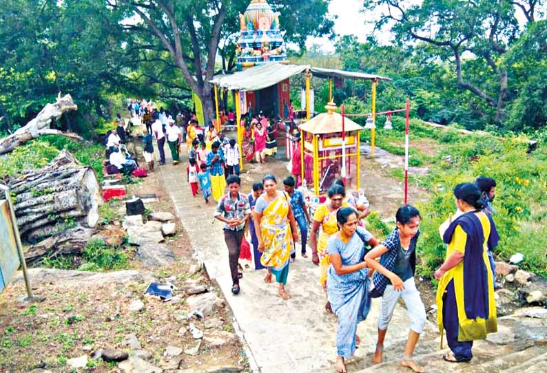 சதுரகிரி சுந்தரமகாலிங்கம் கோவிலுக்கு செல்லும் பக்தர்கள்.