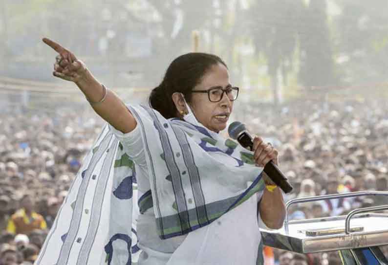 மத்திய அரசு-மேற்கு வங்காள அரசு மோதல் முற்றியது - ‘பணிய மாட்டோம்’ என மம்தா ஆவேசம்