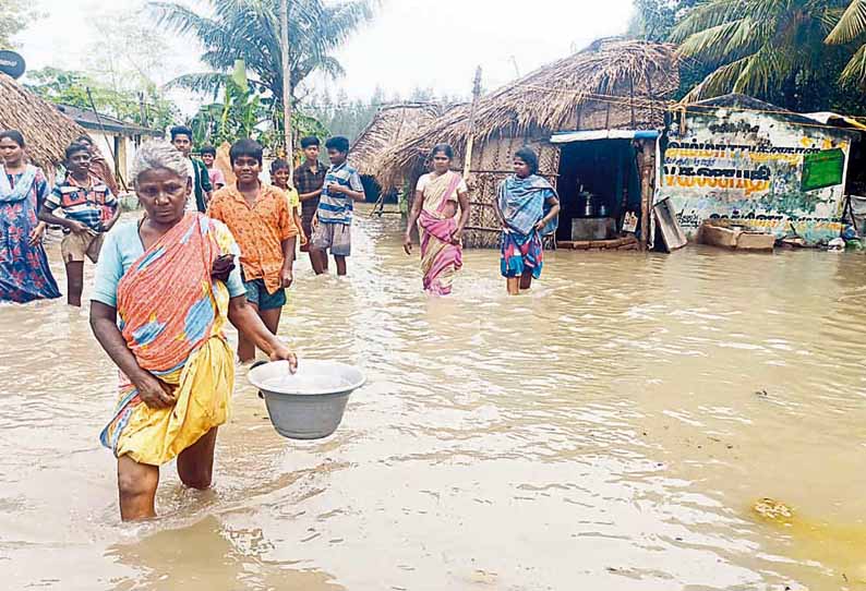 மயிலம் அருகே, கீழ்பேரடிக்குப்பம் ஏரி உடைப்பு; 155 வீடுகளுக்குள் தண்ணீர் புகுந்தது - கிராம மக்கள் அலறி அடித்து ஓட்டம்