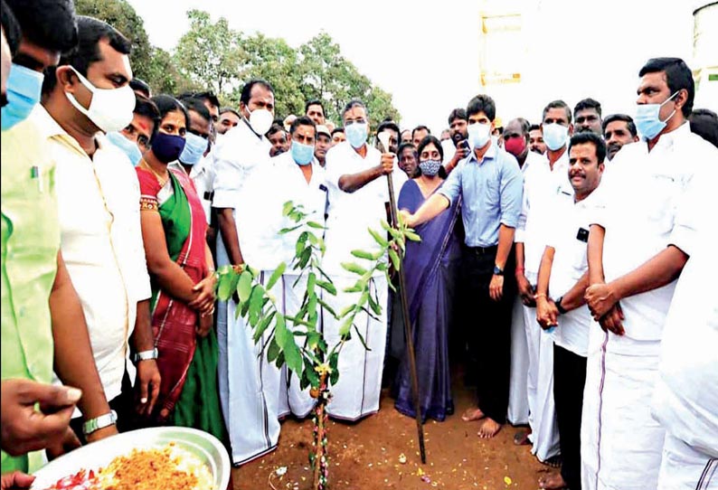 அடுக்குமாடி குடியிருப்புகள் கட்டுமான பணியை அமைச்சர் அன்பழகன் தொடங்கி வைத்தபோது