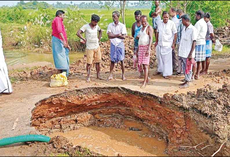 கோட்டூர் - திருவாரூர் சாலையில் ‘திடீர்’ பள்ளம் போக்குவரத்து பாதிப்பு