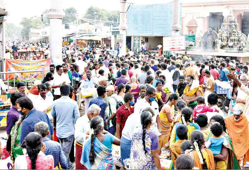 வார விடுமுறையையொட்டி பழனி முருகன் கோவிலில் குவிந்த பக்தர்கள்