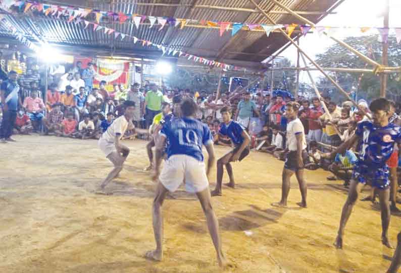 காரையூரில் கபடி போட்டியில் வெற்றி பெற்ற அணிகளுக்கு பரிசு