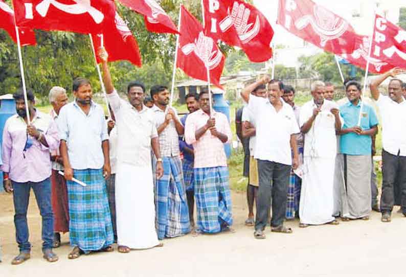 கோவில்பட்டியில் இந்திய கம்யூனிஸ்டு கட்சியினர் ஆர்ப்பாட்டம் மந்தித்தோப்பு ரோட்டை புதுப்பிக்க வலியுறுத்தல்