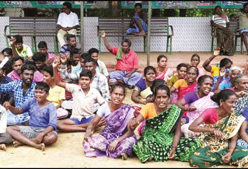 அறந்தாங்கி அருகே டாஸ்மாக் கடையை திறக்க ஆதரித்தும், எதிர்த்தும் போராட்டத்தில் ஈடுபட்டதால் பரபரப்பு