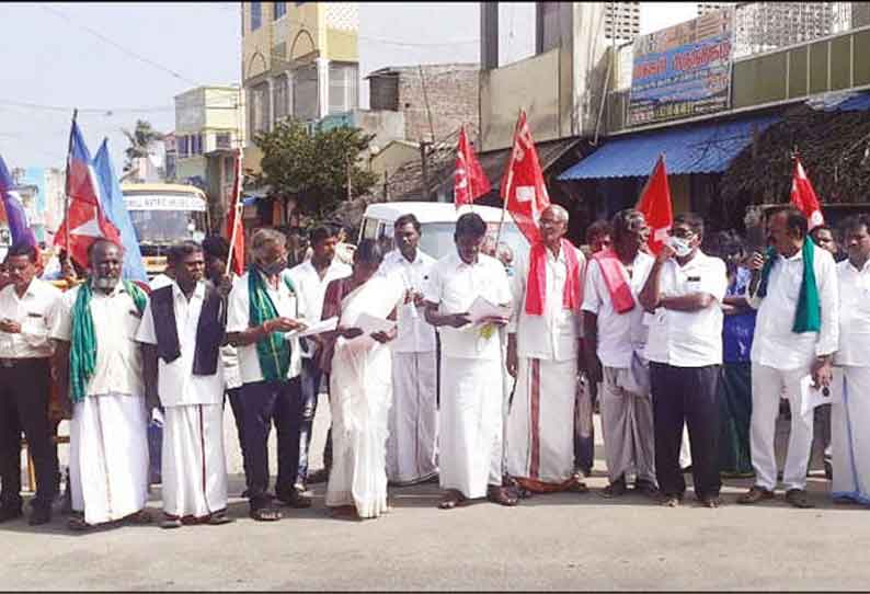 வேட்டவலத்தில் எதிர்க்கட்சியினர் சாலை மறியல் வேளாண் சட்டங்களை திரும்ப பெறக் கோரிக்கை