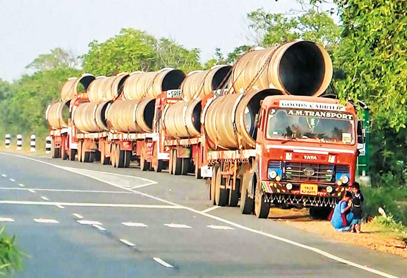 அரியானா மாநிலத்தில் இருந்து லாரி மூலம் கொண்டு வரப்பட்ட குடிநீர் குழாய்கள்.