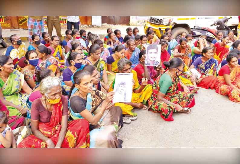 மலேசியாவில் இறந்த வாலிபரின் உடலை மீட்டு தர வேண்டும் - கலெக்டர் அலுவலகத்தில் உறவினர்கள் போராட்டம்