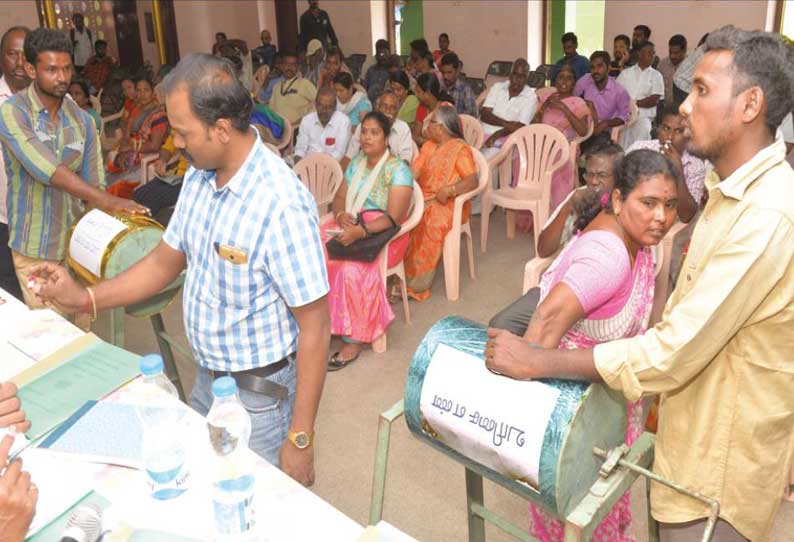 வீட்டு வசதி வாரியத்தில் விண்ணப்பித்தவர்களுக்கு குலுக்கல் முறையில் வீடு, மனைகள் ஒதுக்கீடு