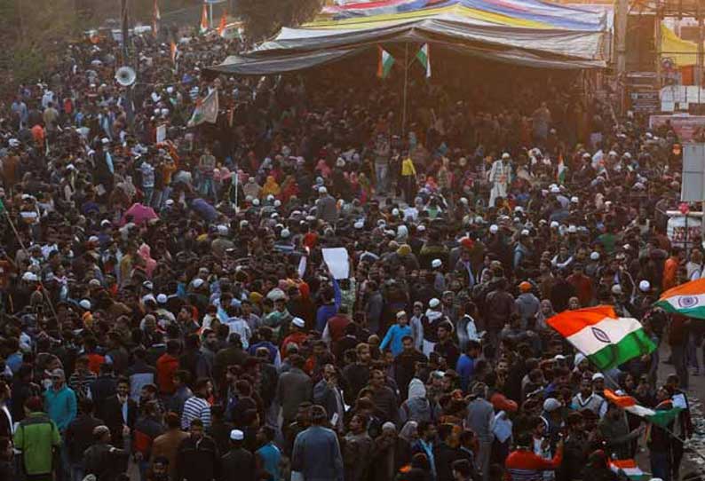 ஷாகீன் பாக் பகுதியில் தேர்தல் ஆணைய  அதிகாரிகள் மற்றும் போலீஸ் அதிகாரிகள் ஆய்வு