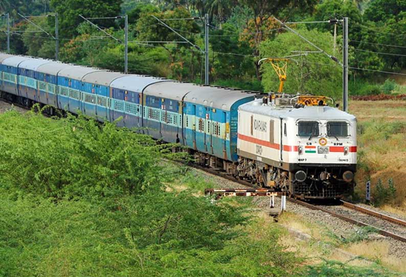 முன் அறிவிப்பு இல்லாமல் குருவாயூர் எக்ஸ்பிரஸ் ரெயில் ஸ்ரீரங்கத்தில் 1¼ மணி நேரம் நிறுத்தம் - பயணிகள் கடும் அவதி