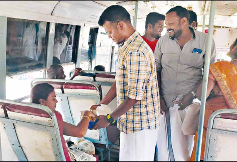 முதல்-அமைச்சர் அறிவிப்புக்கு நன்றி தெரிவித்து நெடுவாசலில் பட்டாசு வெடித்து கொண்டாட்டம்