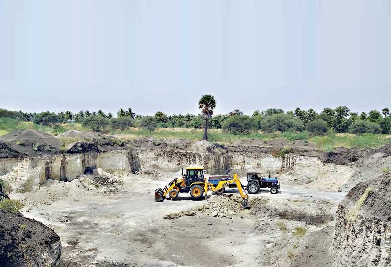 மண் அள்ளும் கும்பல் அட்டூழியம்