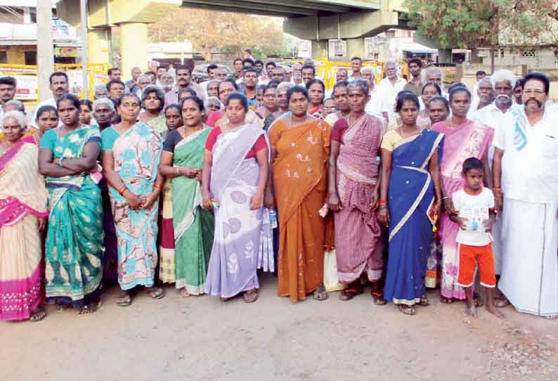 அம்பை தாலுகாவில் நீடிக்க கோரி தென்காசி கலெக்டர் அலுவலகத்தை அடைச்சாணி கிராமமக்கள் முற்றுகை