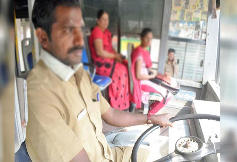 பஸ்சில் முன்சீட்டில் உட்காரும் பெண்களிடம் பேச டிரைவர்களுக்கு தடை -  அரசு போக்குவரத்து கழக அதிகாரி உத்தரவு