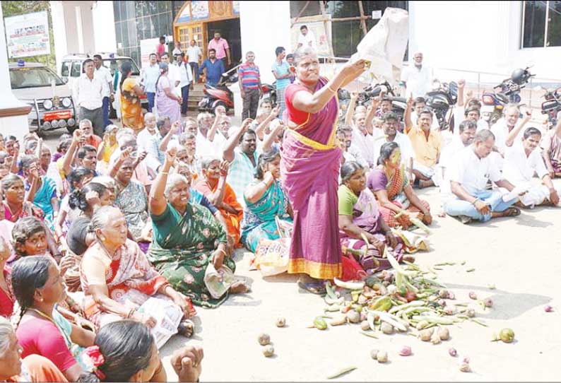 போராட்ட களமாக மாறிய கலெக்டர் அலுவலக வளாகம் பொதுமக்கள் குறைதீர்க்கும் நாள் கூட்டத்தில் பரபரப்பு