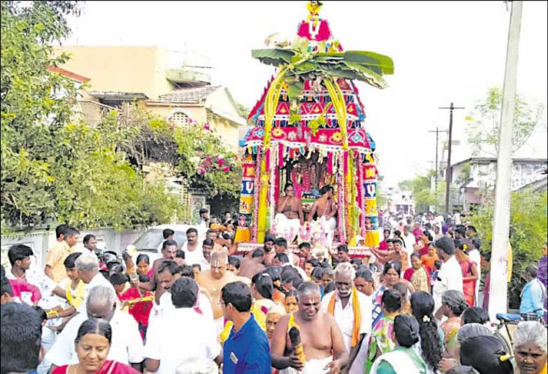 திருப்புட்குழி விஜயராகவ பெருமாள் கோவில் தேரோட்டம் ஏராளமான பக்தர்கள் சாமி தரிசனம்