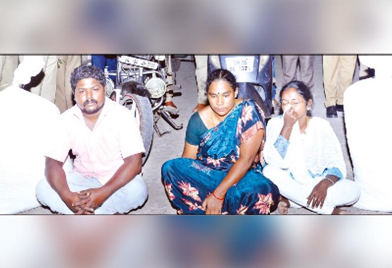திருப்பூரில் அதிரடி சோதனை: கஞ்சா கடத்திய 3 பேர் கைது - 2 இருசக்கர வாகனங்கள் பறிமுதல்