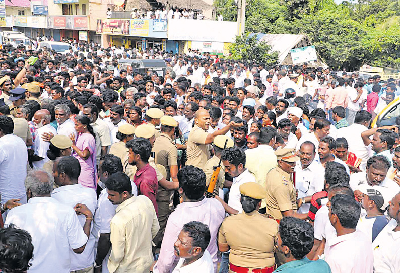 திருவள்ளூர் மாவட்டத்தில் வாக்கு எண்ணிக்கை மந்தம் அடிப்படை வசதிகள் இல்லாததால் பணியாளர்கள் விரக்தி