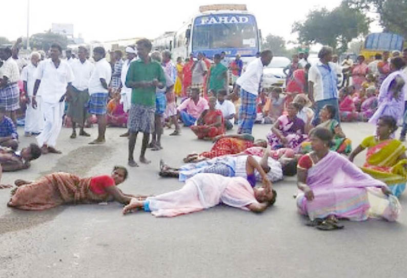 மறுவாக்கு எண்ணிக்கைக்கு உத்தரவிட வலியுறுத்தி, வேட்பாளர் தீக்குளிக்க முயற்சி - மறியலில் ஈடுபட்டதால் போக்குவரத்து பாதிப்பு