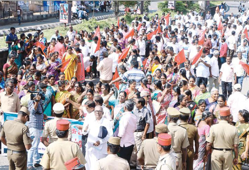 புதுச்சேரியில் முழு அடைப்பு போராட்டம் தொழிற்சங்கத்தினர் மறியல்; கைது