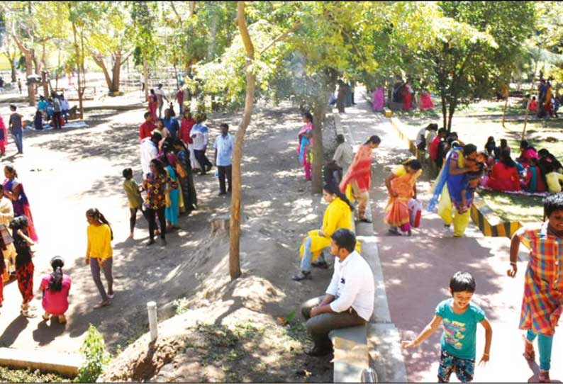 காணும் பொங்கலையொட்டி ஏற்காடு, குரும்பப்பட்டி உயிரியல் பூங்காவில் சுற்றுலா பயணிகள் குவிந்தனர்