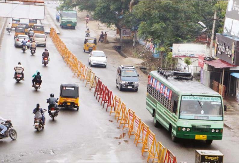 வேலூர் கிரீன் சர்க்கிளில் காட்பாடி சாலையில் விபத்துகளை தடுக்க நடவடிக்கை - வைரலாகிய வீடியோ எதிரொலி