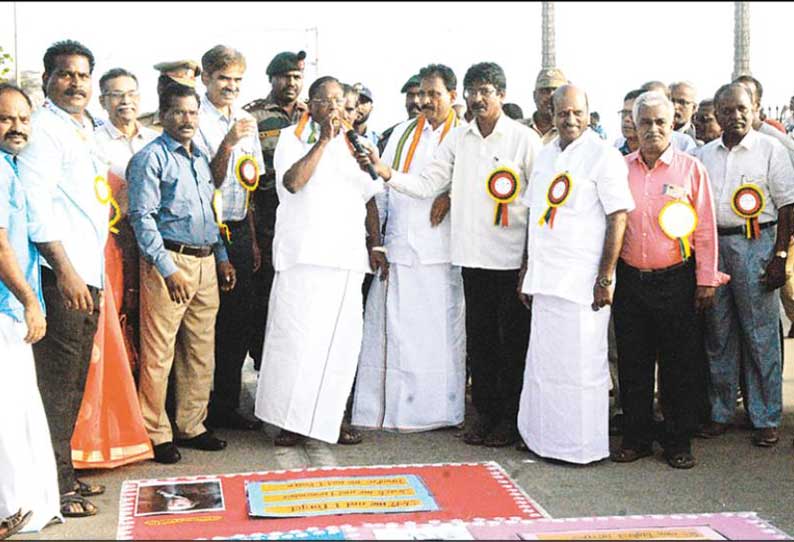 அரசு பள்ளி மாணவர்களுக்கு ரங்கோலி-பட்டம் தயாரிக்கும் போட்டிகள்