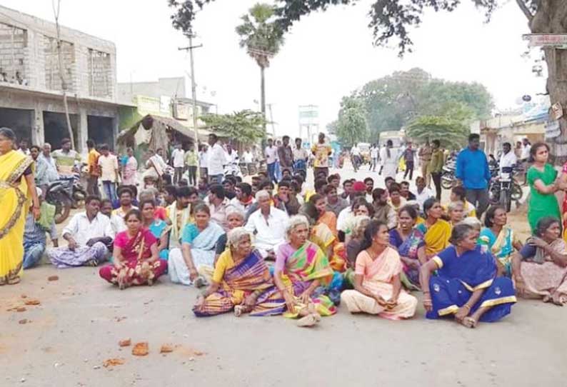 எருது விடும் விழாவில் மாடு கிணற்றில் விழுந்து பலி: விழா குழுவை சேர்ந்த 3 பேர் கைது - பொது மக்கள் சாலைமறியல்