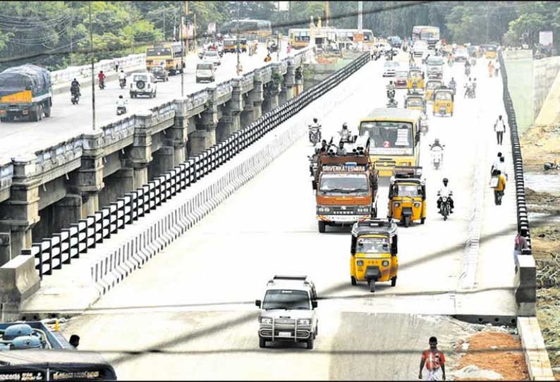 நெல்லை கொக்கிரகுளம் புதிய ஆற்றுப்பாலத்தில் வாகன போக்குவரத்து தொடக்கம்