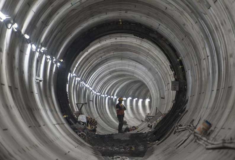 இந்தியாவில் நீருக்கு அடியில் செல்லும் முதல் மெட்ரோ ரெயில்: 2022-ம் ஆண்டு கொல்கத்தாவில் இயக்கப்படும் 202001300358498787_Indias-first-underwater-metro-train-2022-will-be-operated_SECVPF