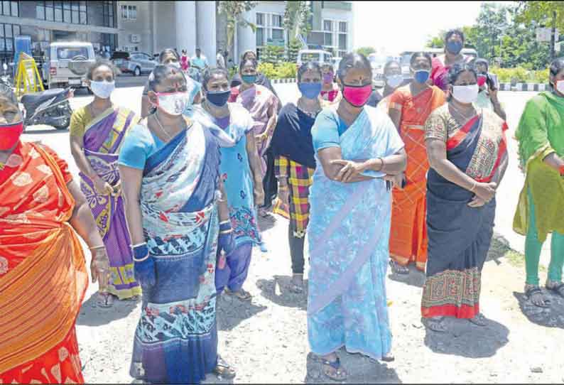 நுண்கடன் நிதி நிறுவனங்கள் மீது நடவடிக்கை - கலெக்டர் அலுவலகத்தில் பெண்கள் மனு