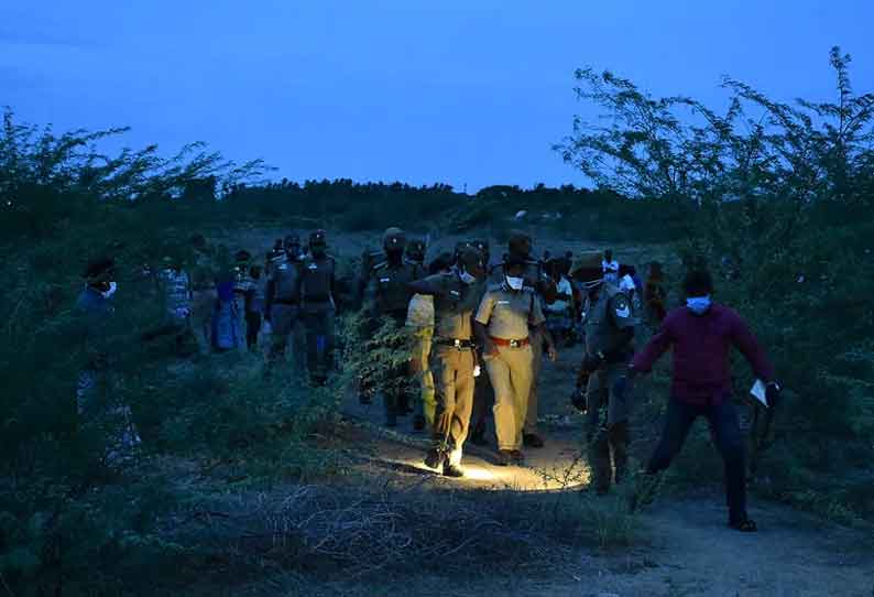 9-ம் வகுப்பு மாணவி எரித்துக் கொல்லப்பட்ட வழக்கில் கொலையாளிகளை பிடிக்க 3 தனிப்படைகள் அமைப்பு