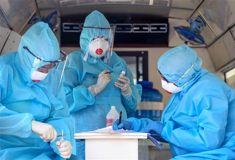 இந்தியாவில் கொரோனா பாதித்தவர்கள் எண்ணிக்கை 7 லட்சத்தை தாண்டியது