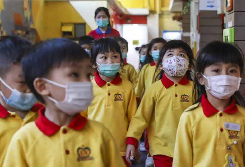 ஹாங்காங்கில் கொரோனா பரவல் காரணமாக பள்ளிகள் மீண்டும் மூடப்படுவதாக அறிவிப்பு