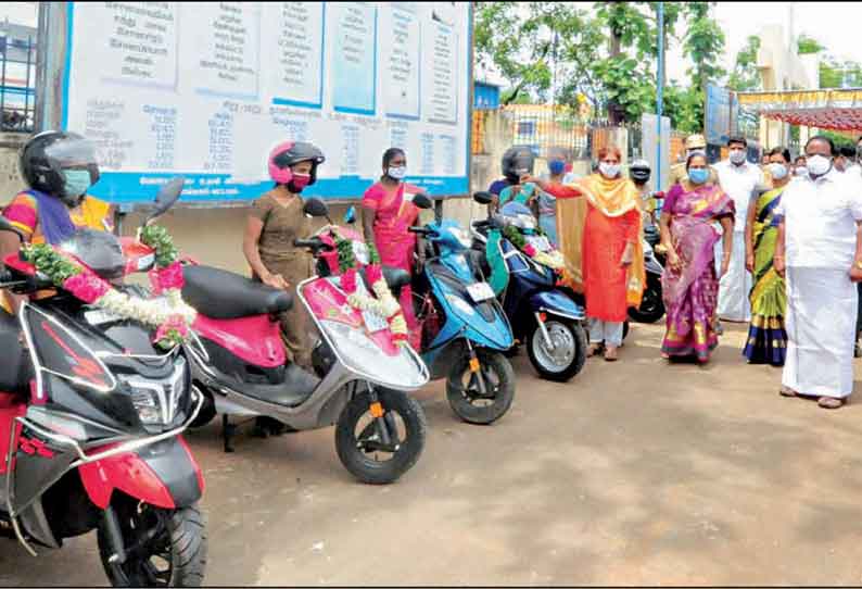 கொரோனாவால் வாழ்வாதாரம் பாதிக்கப்பட்ட பெண்களுக்கு கடனுதவி வழங்க ரூ.800 கோடி ஒதுக்கீடு கலெக்டர் மலர்விழி தகவல்