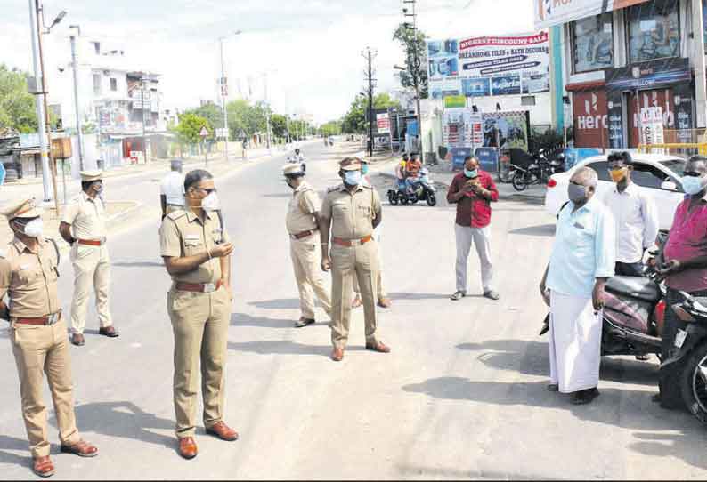 முழு ஊரடங்கு: 2 ஆயிரம் போலீசார் வாகன சோதனையில் ஈடுபட்டு உள்ளனர் போலீஸ் சூப்பிரண்டு ஜெயக்குமார் தகவல்