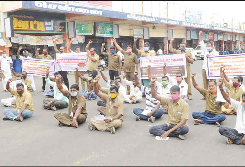 மாதந்தோறும் ரூ.15 ஆயிரம் கேட்டு டிரைவர்கள் உண்ணாவிரதம்