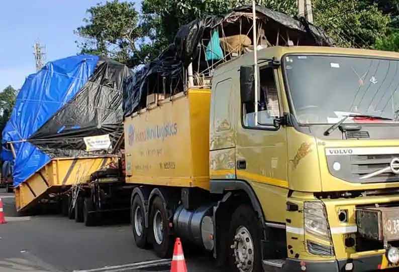 நாசிக்கில் இருந்து கடந்த ஆண்டு செப்டம்பரில் புறப்பட்ட 74 சக்கர பிரமாண்ட லாரி கேரளா வந்தது