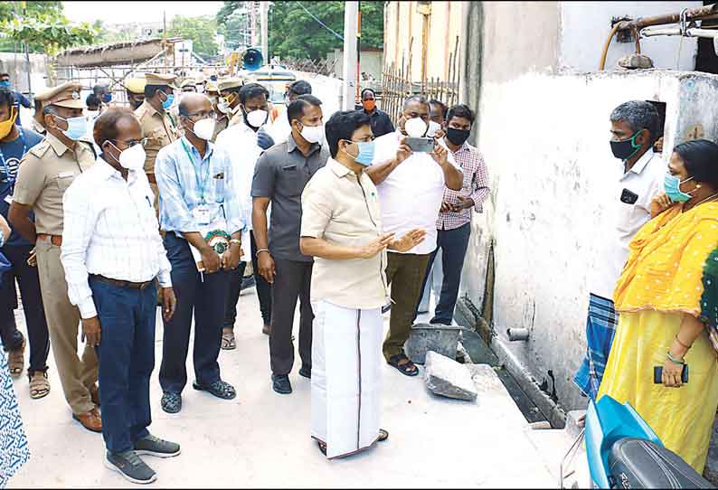 விழுப்புரம் நகரில் தனிமைப்படுத்தப்பட்ட பகுதிகளில் அமைச்சர் திடீர் ஆய்வு