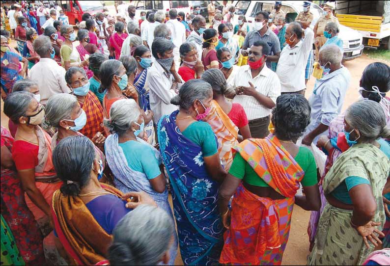 செங்கோட்டையில் வட்டார வளர்ச்சி அலுவலகத்தை விவசாய தொழிலாளர் சங்கத்தினர் முற்றுகை