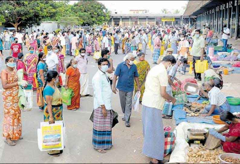 நெல்லை- தென்காசியில் இன்று முழு ஊரடங்கு மளிகை, இறைச்சி கடைகளில் மக்கள் கூட்டம் அலைமோதியது