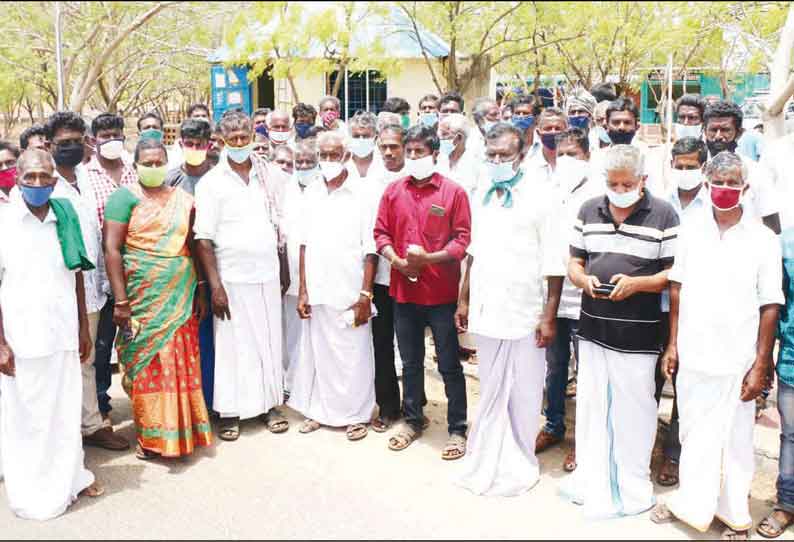 விவசாய நிலத்தில் உயர் மின் அழுத்த கோபுரங்கள் அமைக்க எதிர்ப்பு கலெக்டர் அலுவலகத்தில் பொதுமக்கள் மனு