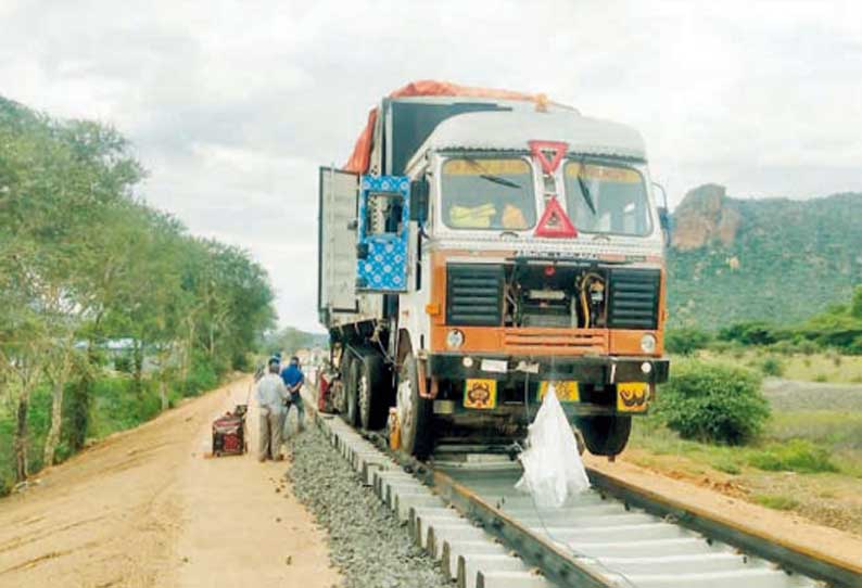 போடி-மதுரை அகல ரெயில்பாதை திட்டத்தில்   தண்டவாளங்கள் இணைக்கும் பணி தீவிரம்