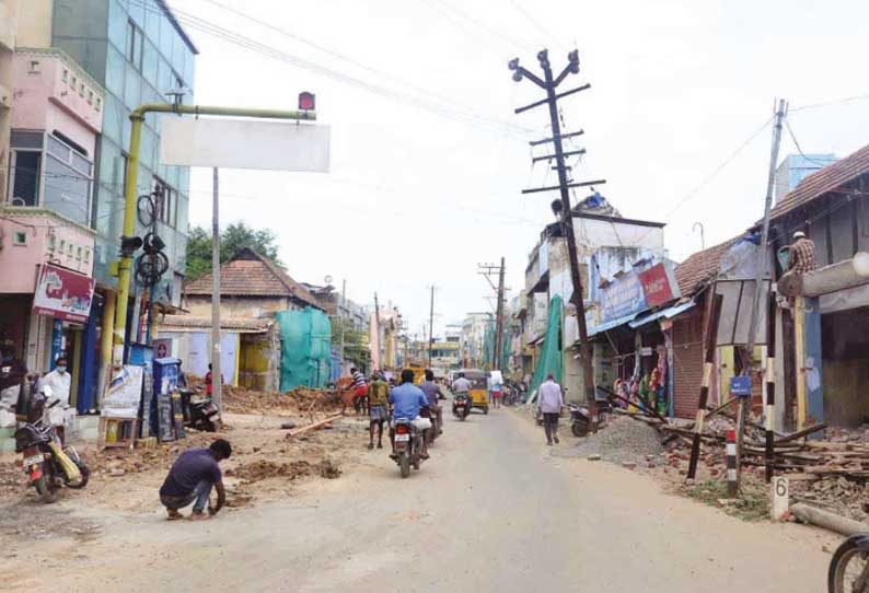 போக்குவரத்து நெரிசலை தவிர்க்க நடவடிக்கை:  இருவழிச்சாலையாக மாற்றப்படும் நாகர்கோவில் கோட்டார் பகுதி கடைகள், வீடுகள் இடிக்கும் பணி தீவிரம்