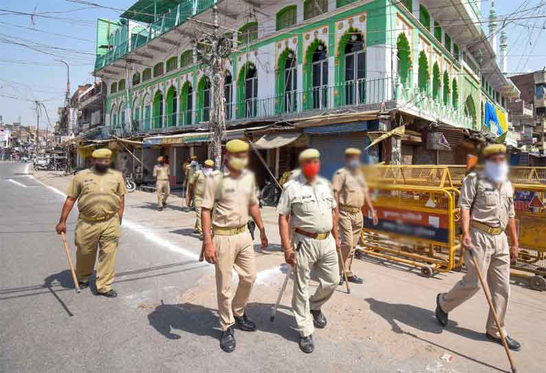 சமூக இடைவெளியை பின்பற்றாத இன்ஸ்பெக்டர் இடைநீக்கம்